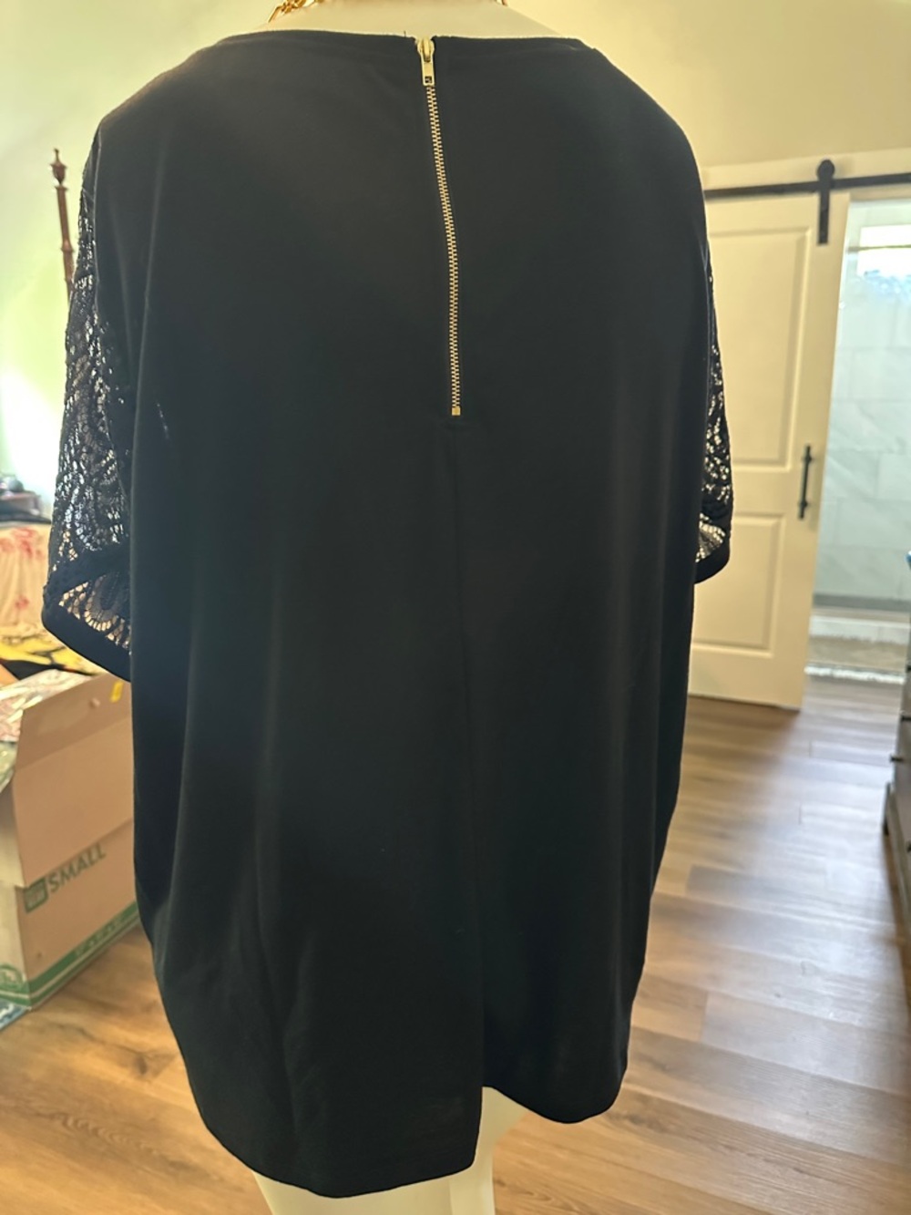 Kim Rogers Black Lace Scallop Short Sleeve Tunic - Picture 6 of 11